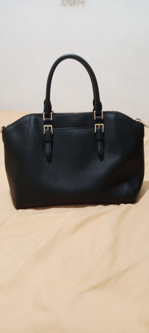Michael kors authentic (Category: Luxury Bags & Wallets) located in Cavite. Submitted by rhea_023 (Listing ID 1465443856, Image 2). Description: .