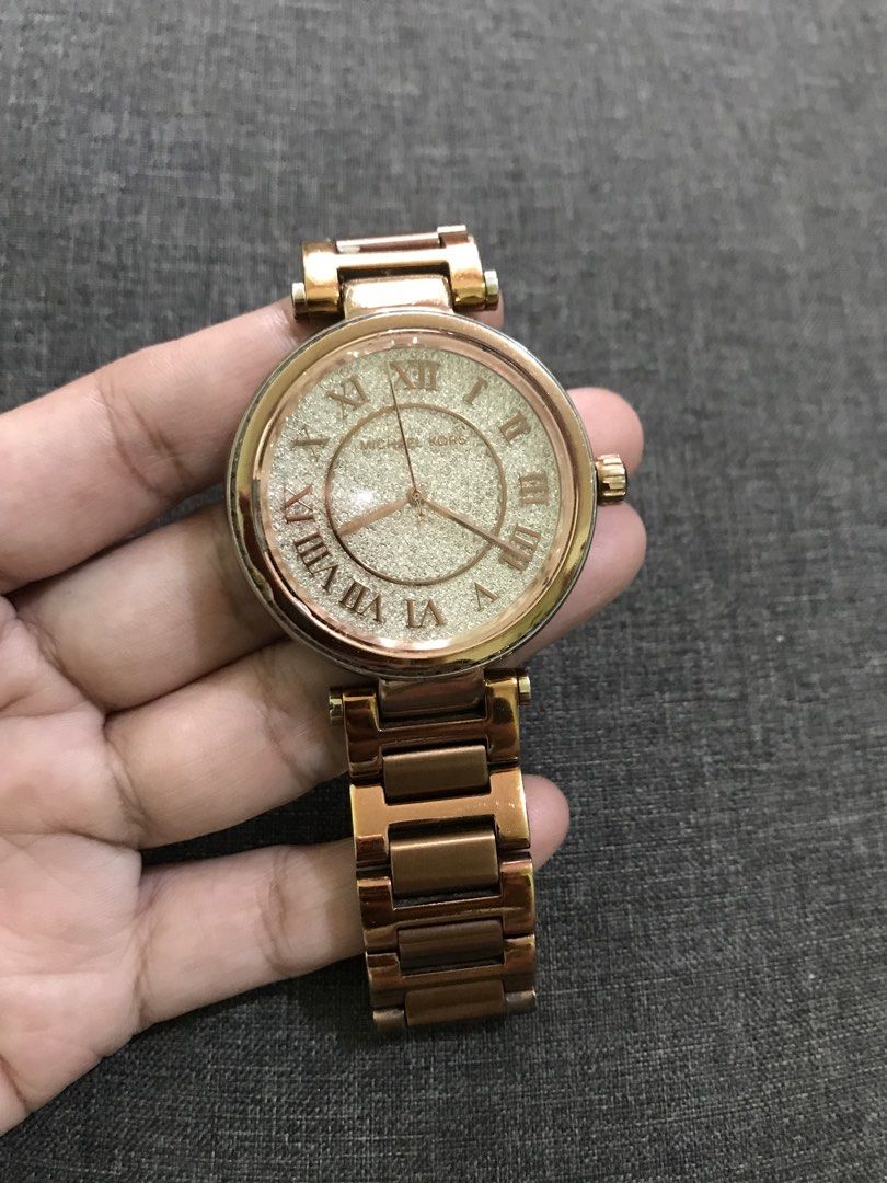 Michael Kors Ladies watch original (Category: Women's Watches) located in Manila. Submitted by rox.se (Listing ID 1465574451, Image 2). Description: Selling my preloved Mk watch for women Rose gold in color Minimal scratch and fade normal sa second hand Fits 7-8 inches wrist .