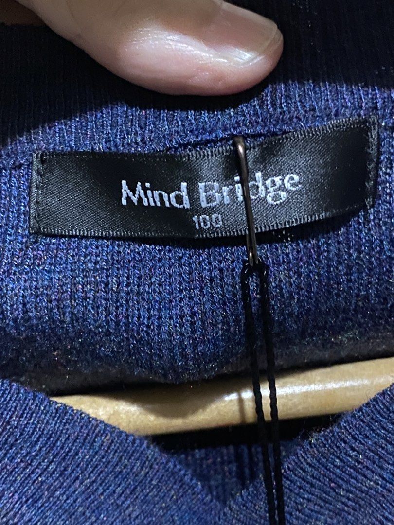 Mind Bridge Wool Blended Knit Sweater Navy Size M (Category: Coats, Jackets and Outerwear) located in Manila. Submitted by resi.diaz (Listing ID 1465560832, Image 3). Description: - Brand: Mind Bridge - Style: V-neck knit sweater (Style #MTKT7103) - Color: Navy Blue - Size: 100 (Fits Men's Medium) - Material: Anti-pilling wool-blend fabric - Condition: Brand new with original retail tags attached, never worn.
