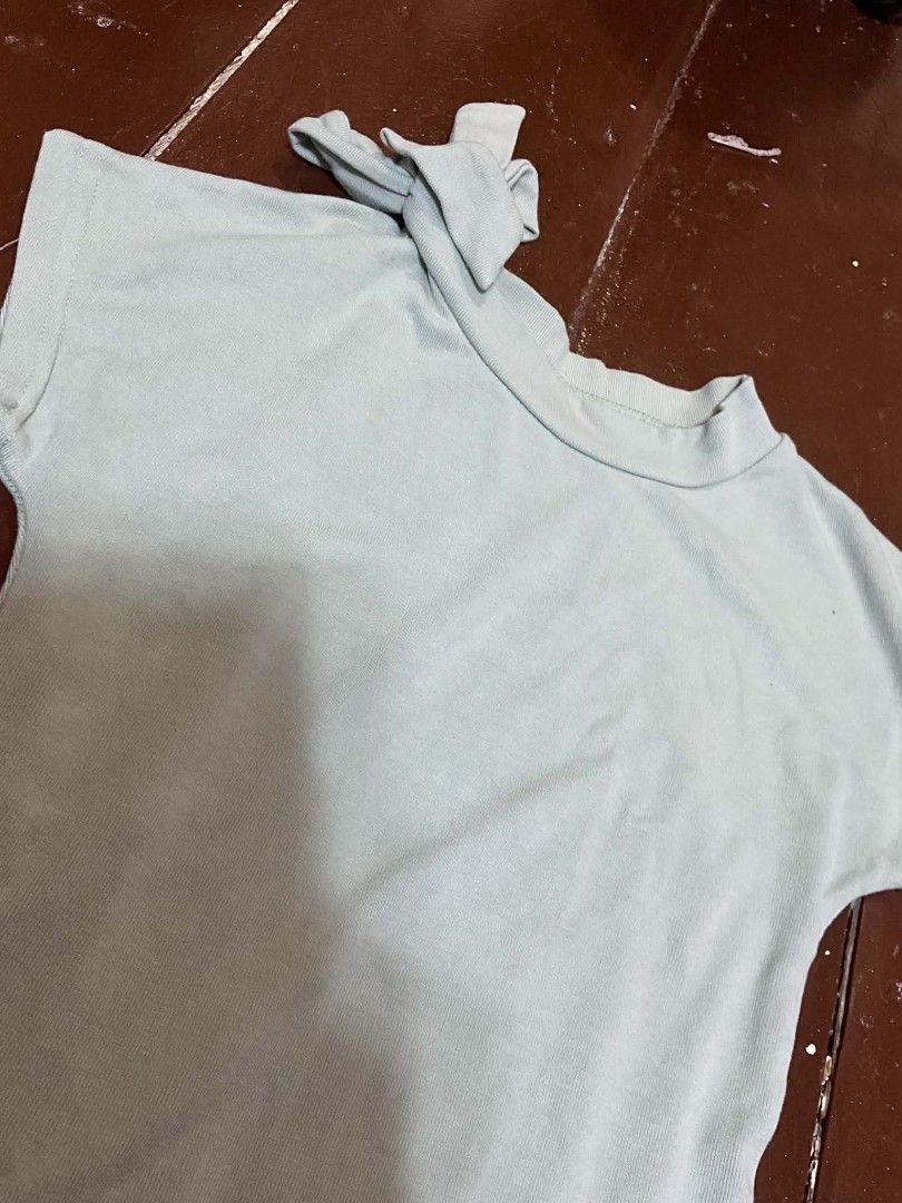 MINT GREEN STRETCHY TOP (Category: Others Tops) located in Manila. Submitted by zesshian (Listing ID 1465503381, Image 2). Description: -used once -mint green top -cute top -stretchy top -xs to med -pm for ww.