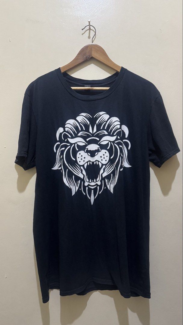 Miss May I (Category: Tshirts & Polo Shirts ) located in Makati City. Submitted by renkill (Listing ID 1465428069, Image 1). Description: 21x20 Hairline crack print Very good condition .