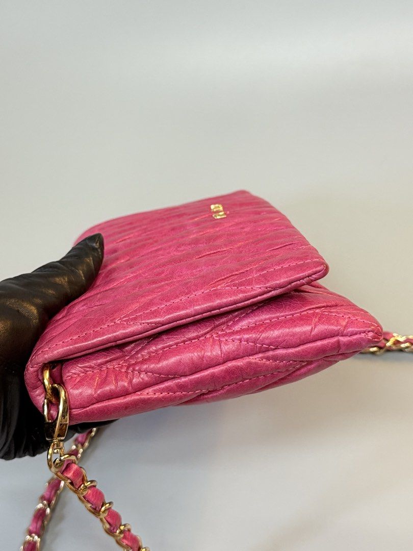 Miu miu (Category: Luxury Bags & Wallets) located in Cebu City. Submitted by ricahsukaybags_2017 (Listing ID 1465391419, Image 3). Description: Miu miu sling. No flaws ang ganda lampo zip w/etekita.