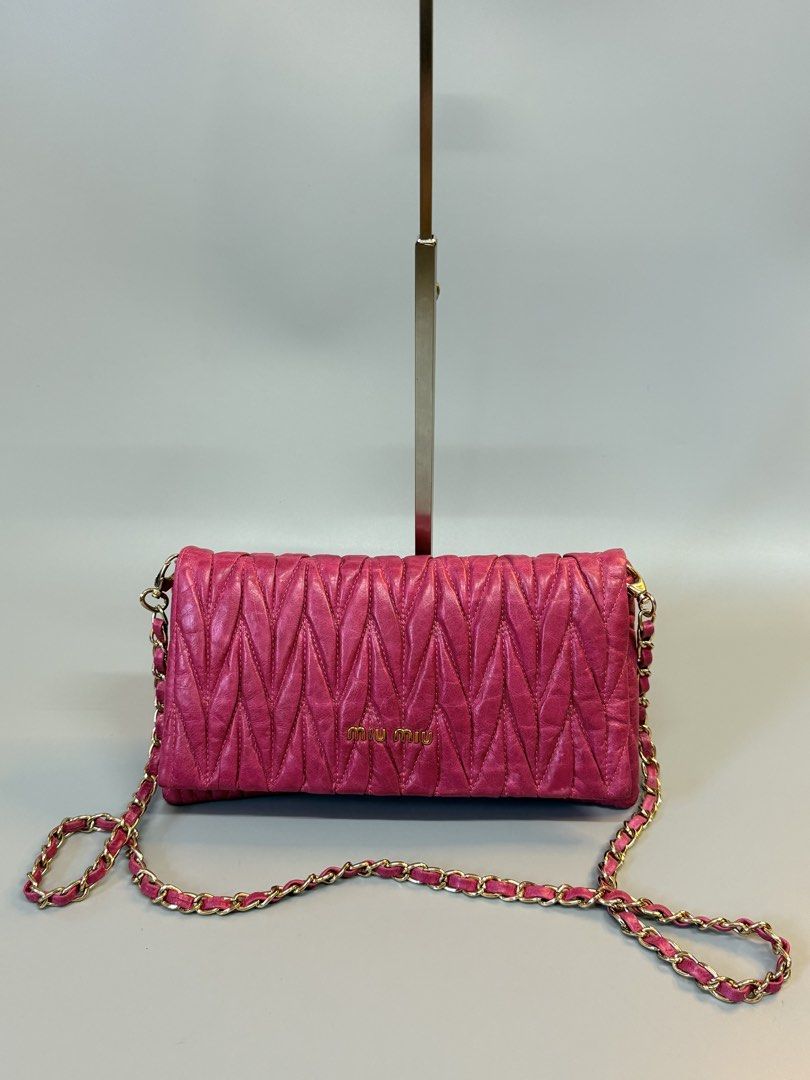 Miu miu (Category: Luxury Bags & Wallets) located in Cebu City. Submitted by ricahsukaybags_2017 (Listing ID 1465391419, Image 1). Description: Miu miu sling. No flaws ang ganda lampo zip w/etekita.