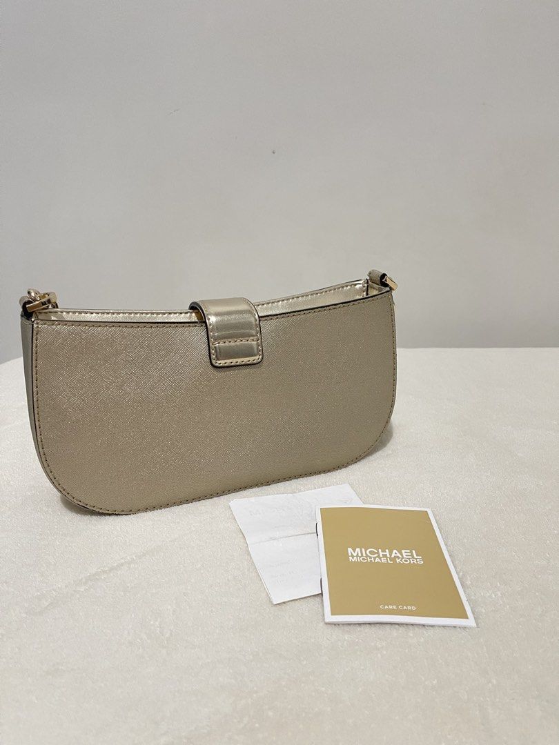 MK CARMEN SHOULDER BAG (Category: Cross-body Bags) located in Tarlac. Submitted by shop.trlc (Listing ID 1465457159, Image 3). Description: MK CARMEN SHOULDER BAG ✨ Preloved 💖 🏷️2,600 ✅With minimal signs of usage lang sa lock, pero maganda pa at malinis body sa labas and loob 💯Guaranteed 0 rig 🇵🇭PH Onhand Plus local SF 🚚 Lalamove ready Ready to ship! Pls like and follow for more original items 🌸 FB: Shop.Trlc Tiktok: shoptrlcbykath Carouse