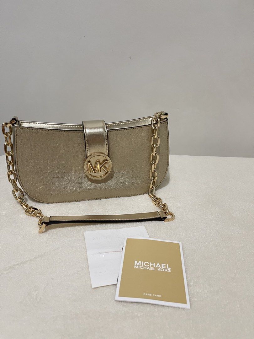 MK CARMEN SHOULDER BAG (Category: Cross-body Bags) located in Tarlac. Submitted by shop.trlc (Listing ID 1465457159, Image 2). Description: MK CARMEN SHOULDER BAG ✨ Preloved 💖 🏷️2,600 ✅With minimal signs of usage lang sa lock, pero maganda pa at malinis body sa labas and loob 💯Guaranteed 0 rig 🇵🇭PH Onhand Plus local SF 🚚 Lalamove ready Ready to ship! Pls like and follow for more original items 🌸 FB: Shop.Trlc Tiktok: shoptrlcbykath Carouse