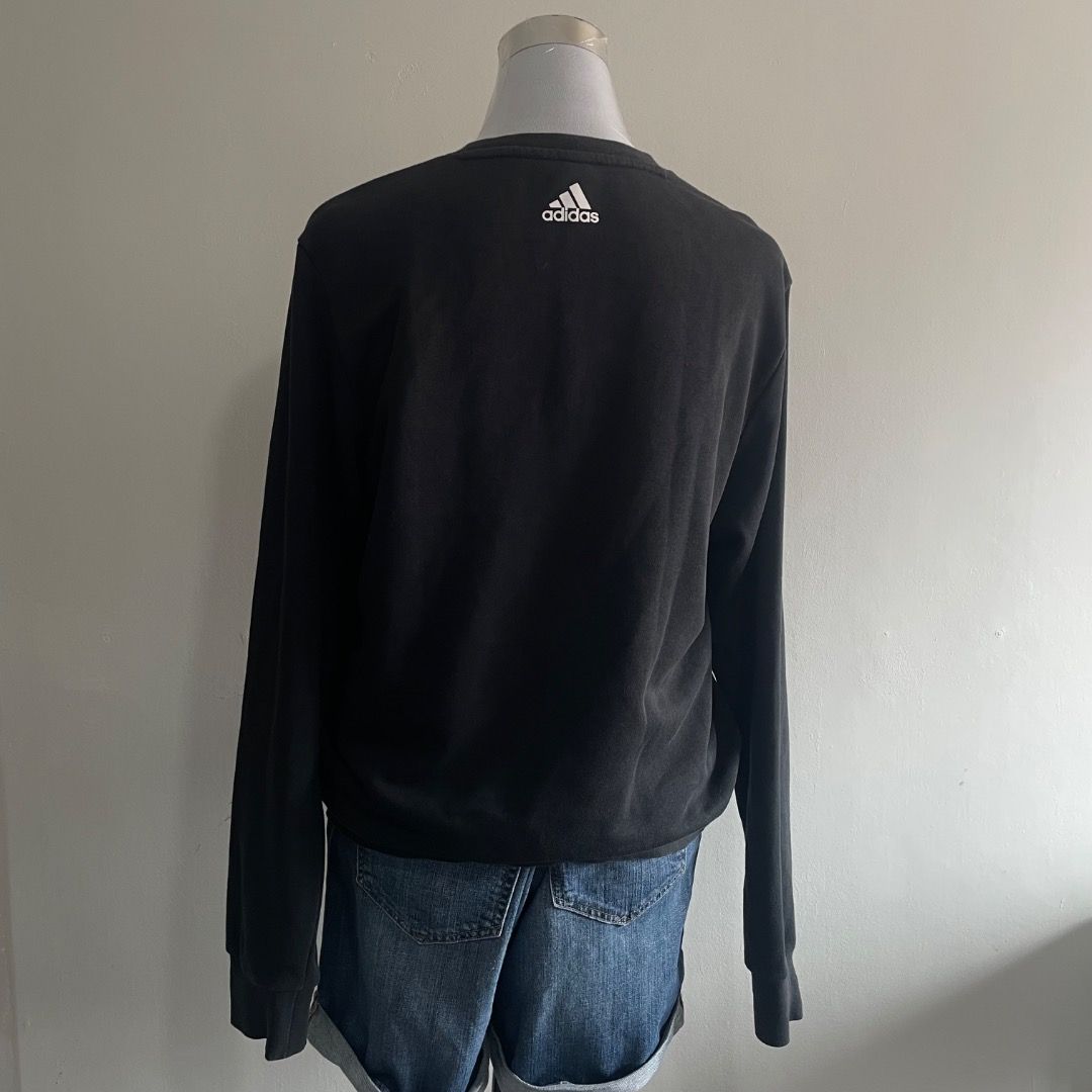 M-L Adidas Sweater (Category: Hoodies) located in Bacolor. Submitted by chicn_classy (Listing ID 1465495804, Image 2). Description: .