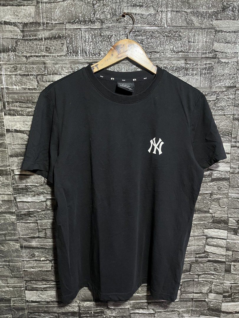 Mlb New York Shirt (Category: Tshirts & Polo Shirts ) located in Manila. Submitted by flex_curation (Listing ID 1465412309, Image 1). Description: 22x26.5 IN VERY GOOD CONDITION BACOOR CAVITE LOC.