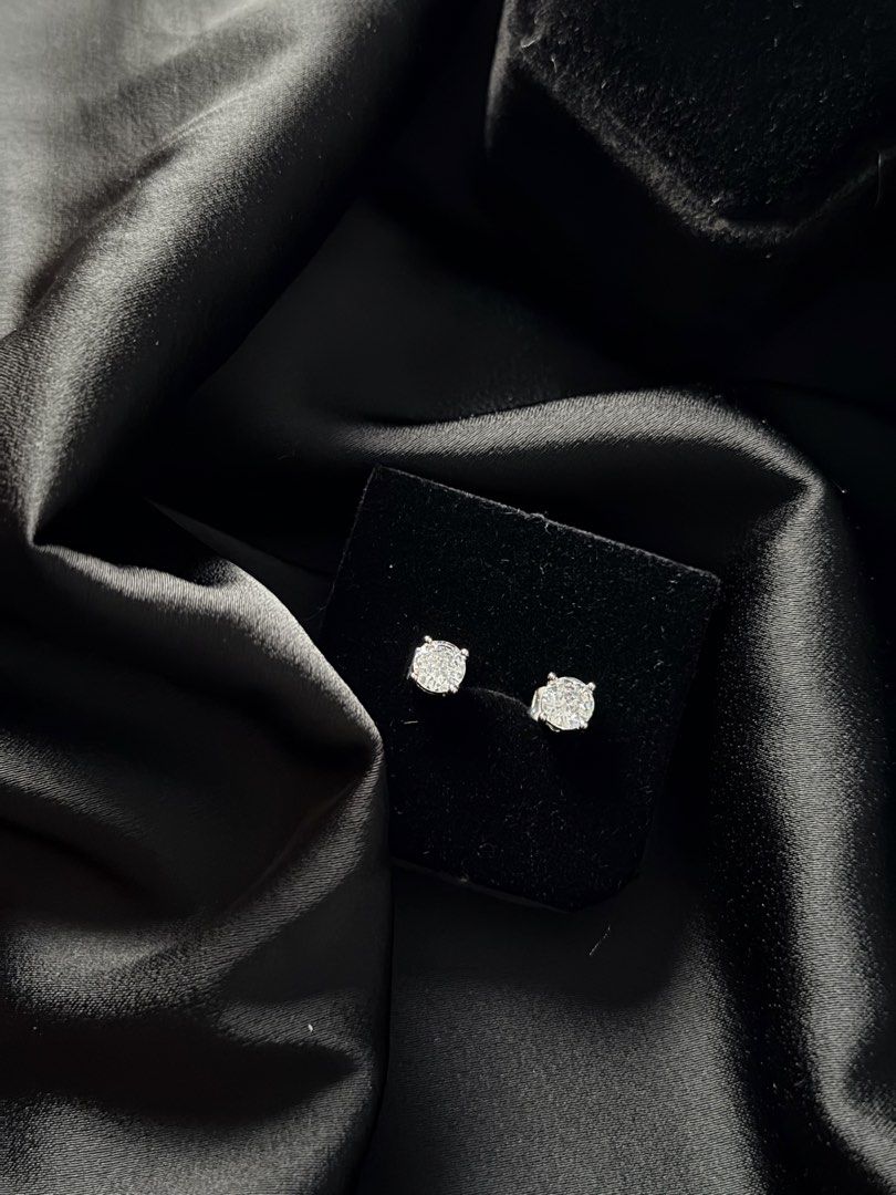 Moissanite Diamond Stud Earrings (Category: Jewelry) located in Manila. Submitted by frost.collections (Listing ID 1465429919, Image 1). Description: The Solitaire Studs from the icy collection featuring 0.5ct each moissanite stones crafted in S925 silver. designed to bring effortless brilliance to your daily look. Diamond Tester Passed.