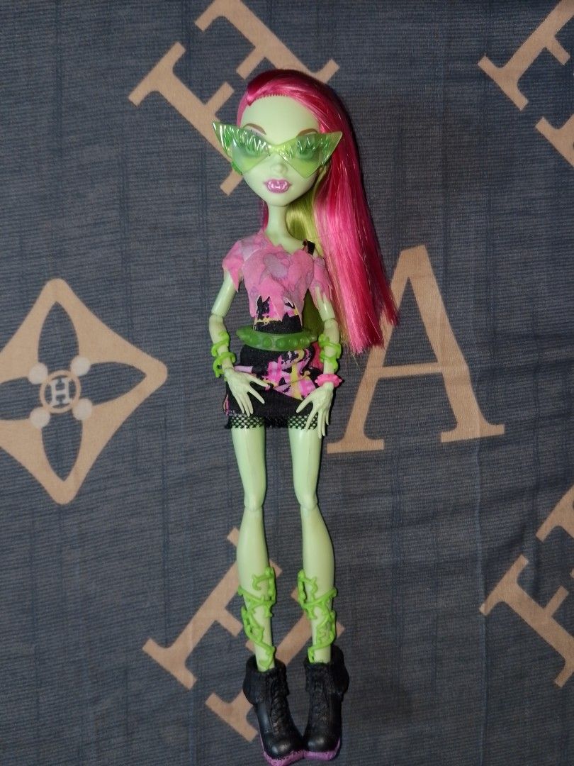 Monster High Dolls For Sale (Category: Kids Toys) located in Digos. Submitted by mafhuuyo (Listing ID 1465577081, Image 3). Description: ‼️RUSH SALE‼️ Monster High G3 Monster Ball Clawdeen (Php1100) •tight joints •soft hair •complete •wyswyg •in good condition Monster High Music Fes Venus (Php900)❌RESERVED❌ •soft hair •missing vip pass only •with added sun glasses •wyswyg •good condition pa flocking no faded part FIRST TO PAY POLICY MOP:gcash MOD