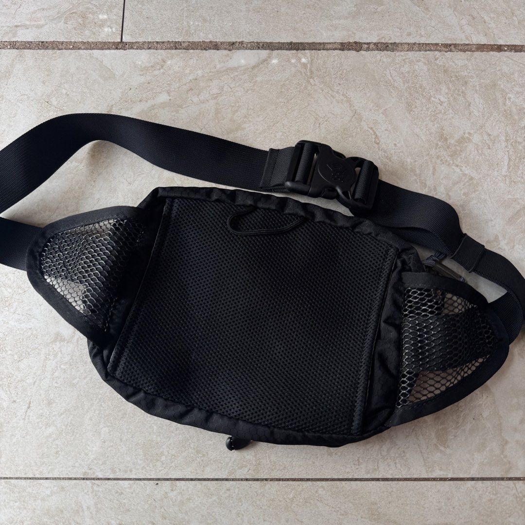 Mountain Hardware Fannypack (Category: Belt bags, Clutches and Pouches) located in Davao. Submitted by cmbs141022 (Listing ID 1465384332, Image 3). Description: Authentic DM to purchase! In great condition.