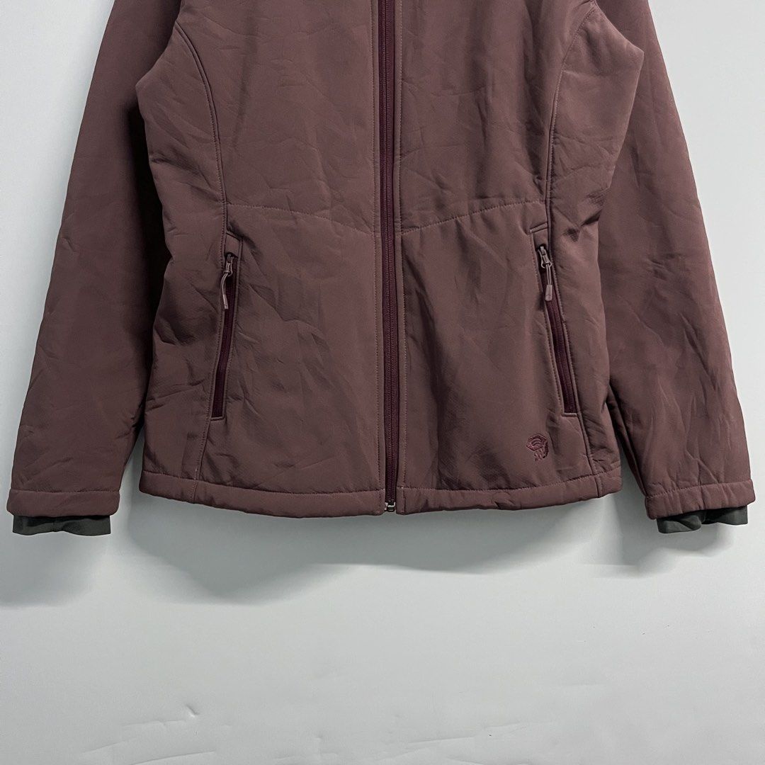 Mountain Hardwear - Softshell Jacket Womens (Category: Coats, Jackets and Outerwear) located in Batangas. Submitted by wornwear.ph (Listing ID 1465533385, Image 3). Description: Mountain Hardwear - Softshell Jacket Womens Medium Width 21 inches Length 26” Sherpa lined Waterproof Has small dirt on collar 9/10 Good condition 699 only! .