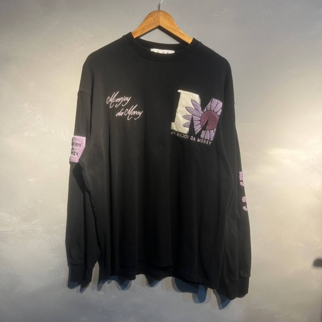 Mr. Enjoy The Money Sweatshirt (Category: Coats, Jackets and Outerwear) located in Mariveles. Submitted by akidfromnowherethrift (Listing ID 1465484007, Image 1). Description: .
