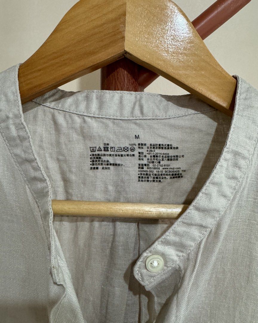 MUJI beige linen polo (Category: Longsleeves) located in Davao. Submitted by bargainboutiquee (Listing ID 1465433526, Image 3). Description: High quality pure linen polo 💯.