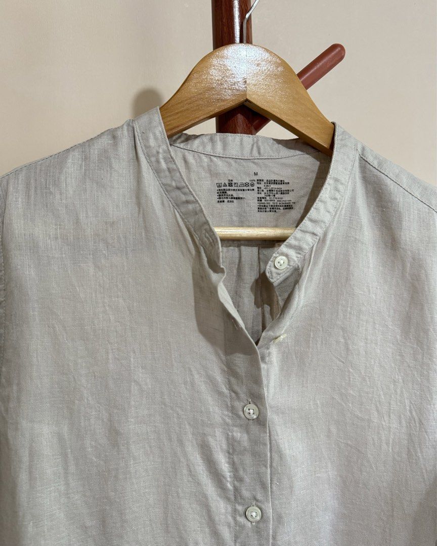 MUJI beige linen polo (Category: Longsleeves) located in Davao. Submitted by bargainboutiquee (Listing ID 1465433526, Image 2). Description: High quality pure linen polo 💯.