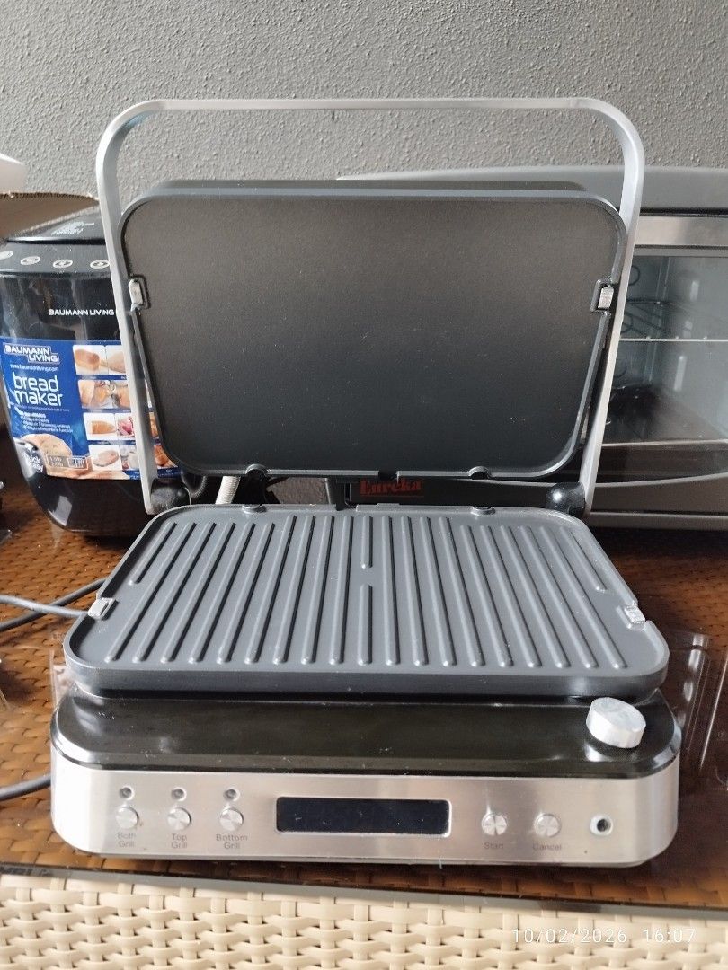 Muller & Stein Electric Grill Press (Category: BBQ, Grills & Hotpots) located in Cebu City. Submitted by jlorana11395954 (Listing ID 1465454105, Image 2). Description: - Condition: Used Once . Like new. Clean and fully functional - Design: Brushed metal finish with a silver handle and digital display panel - Controls: Separate buttons for top grill, bottom grill, and dual grill modes - Plates: Ribbed non-stick cooking plates that open completely 