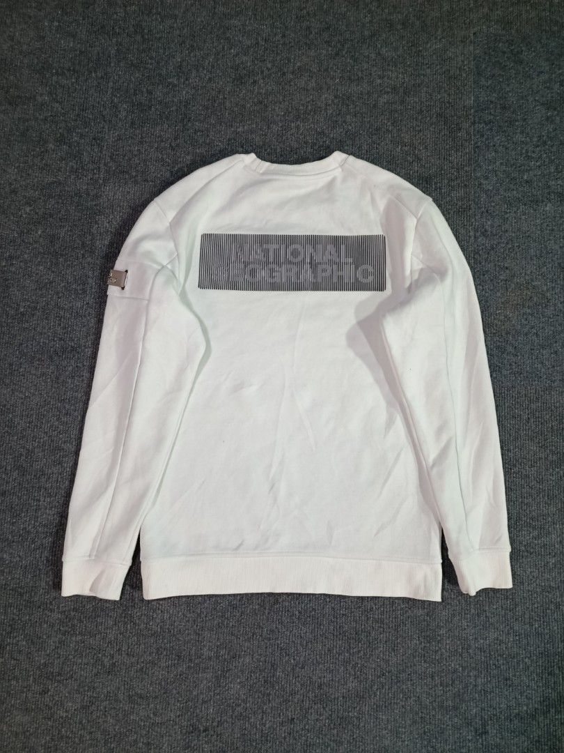 National Geographic Longsleeve 📌 (Category: Coats, Jackets and Outerwear) located in Kiblawan. Submitted by joey012602 (Listing ID 1465573577, Image 1). Description: National Geographic Longsleeve 📌 Sobrang solid ng print rubberize 📌 Medium Best fittings - 19.5-26.5 dimension May Maliit na issue repaired stitching di masyadong visible Davao Location Ship J&T.