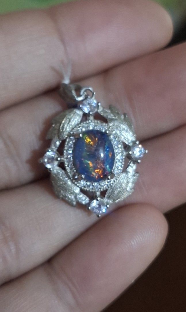 Natural Autralian Opal Pendant (Category: Necklaces) located in Baguio. Submitted by marinel.caranto (Listing ID 1465436862, Image 3). Description: very pretty strong flash natural australian opal 4000.00 silver s925 with cert payment thru gcash ship thru j&t express.