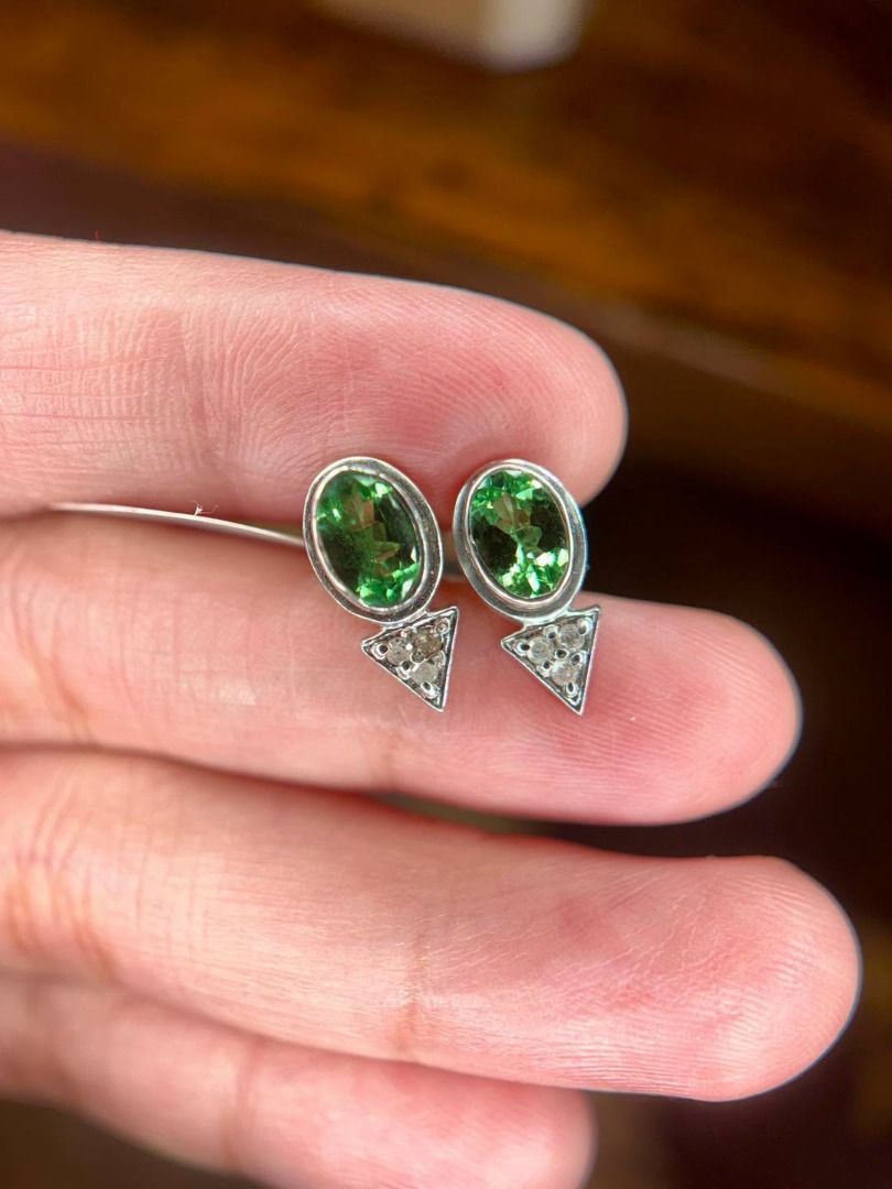 NATURAL TSAVORITE GARNET DIAMOND EARRINGS (Category: Earrings) located in Baguio. Submitted by asna_taku (Listing ID 1465463913, Image 3). Description: 💚 NATURAL TSAVORITE GARNET DIAMOND EARRINGS A beautiful pair of natural Tsavorite Garnet earrings, complete with an AGA Jewelry Identification Certificate. ✨ 💚 Why Tsavorite is special: One of the most prized green garnets, Tsavorite is naturally vivid in color and does not need heat treatment t