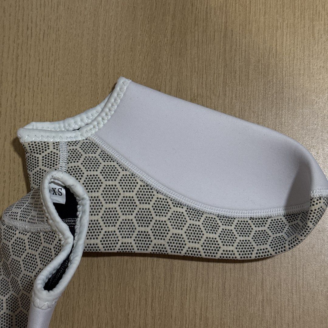 Neoprene Diving Socks Size XS (Category: Water Sports) located in Makati City. Submitted by julyco. (Listing ID 1465441759, Image 2). Description: - Color: White - Size: XS - Material: Durable neoprene - Design: 3mm White Short Low-cut slip-on with white stitched ankle trim - Grip: Hexagonal pattern on soles and sides for extra traction - Usage: Ideal for freediving, diving, and water sports protection.