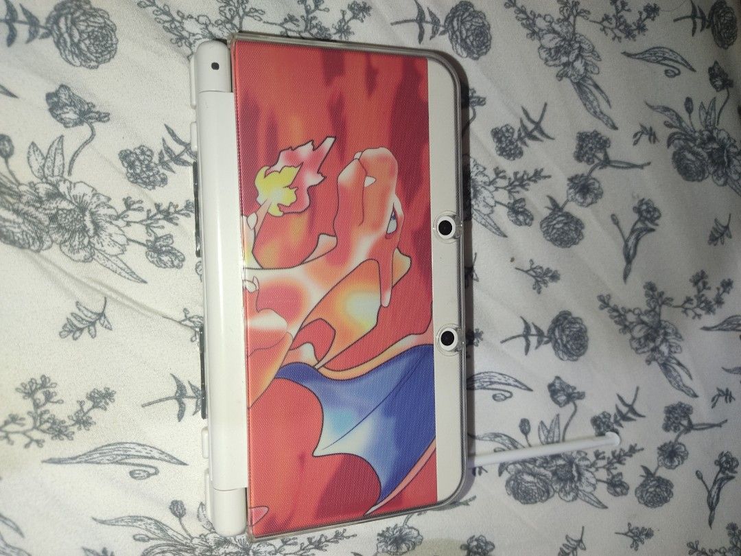 New 3ds 128gb CFW (Category: Nintendo) located in Manila. Submitted by momong1028 (Listing ID 1465528258, Image 3). Description: New nintendo 3ds white cfw with bnew TPU soft case, charging cable. 128gb 95% smoothness, no issue, screen ok na ok - very smooth and internal frame. replacement backplate will include unused seald carbon fiber clear film also. meetup QC, smnorth, banawe.