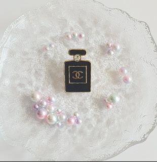 (Category: ) located in . Submitted by luxurydesignerbrands (Listing ID 1465508980, Image 1). Description: .