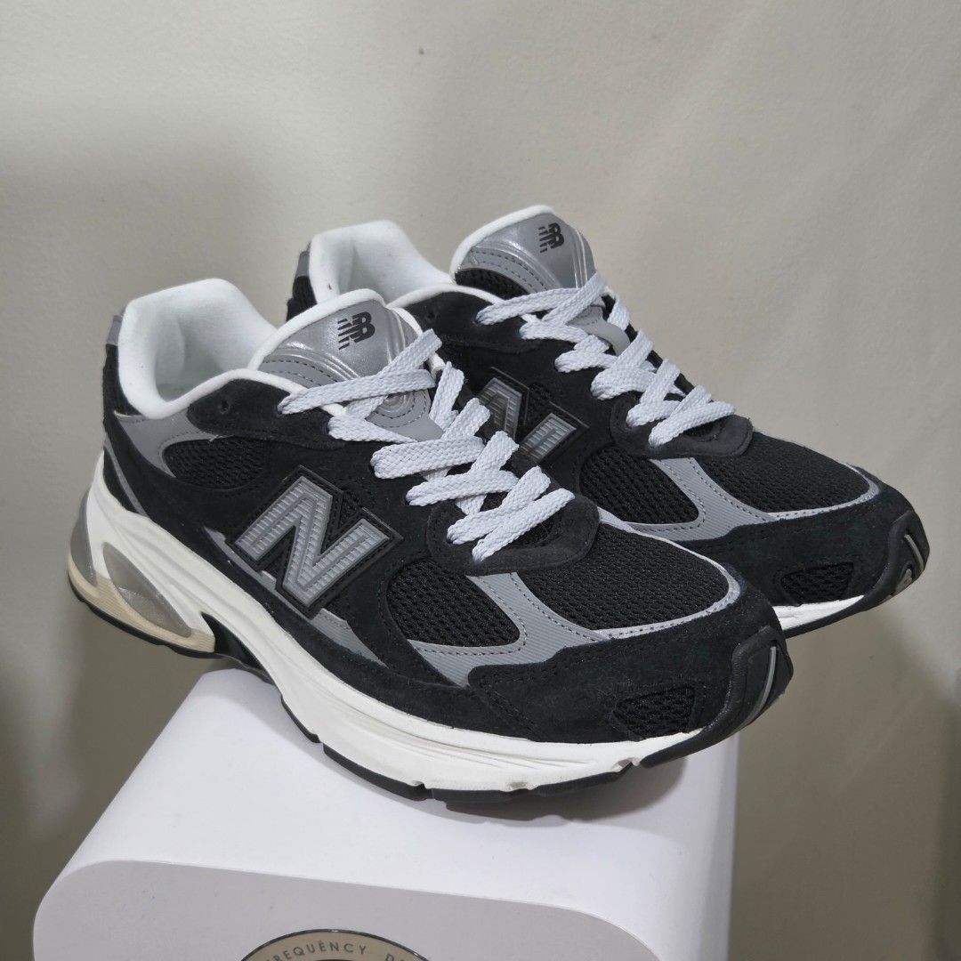 New Balance 2010 Black size 9.5 (Category: Casual Shoes) located in Mandaluyong City. Submitted by patmorita (Listing ID 1465383603, Image 1). Description: Used once New Balance 2010 Black/Grey Size 9.5 With box Alternative for Made in US series RFS : too many shoes .