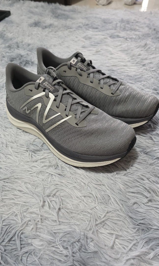 New Balance Propel v4 US 10 (Category: Sneakers) located in Taguig. Submitted by no-trades-bawal-barat (Listing ID 1465414445, Image 2). Description: plated running shoes. used 5x only decluttering.