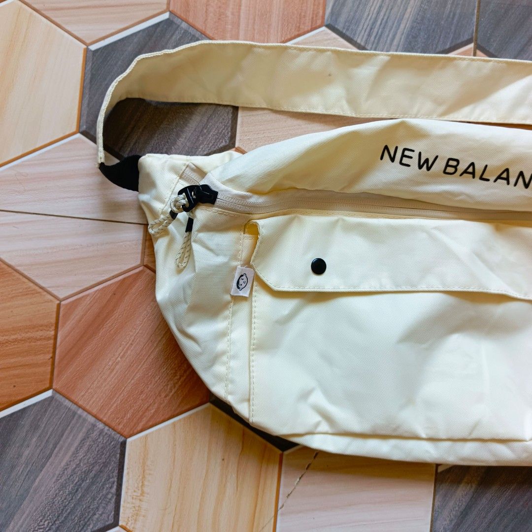 New Balance Sling Bag (Category: Sling Bags) located in Maramag. Submitted by thrifty777 (Listing ID 1465490269, Image 3). Description: Authentic New Balance Brand New Condition Location Maramag Bukidnon.