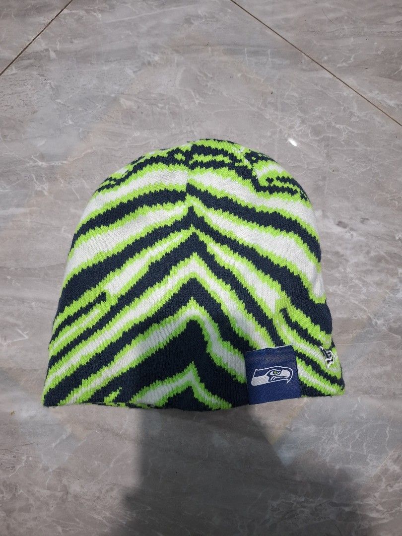 New Era Beanie Reversible (Category: Beanies) located in Palayan City. Submitted by erae_lf (Listing ID 1465529336, Image 2). Description: no issue excellent condition reversible free size dm location: Palayan City Nueva Ecija.