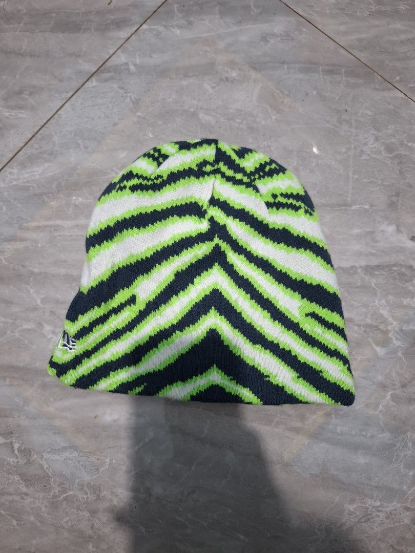 New Era Beanie Reversible (Category: Beanies) located in Palayan City. Submitted by erae_lf (Listing ID 1465529336, Image 3). Description: no issue excellent condition reversible free size dm location: Palayan City Nueva Ecija.