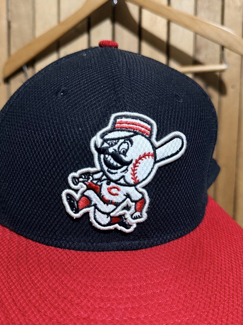 New Era Cincinnati Reds 59FIFTY Fitted Hat (Category: Caps & Hats) located in Maramag. Submitted by ghab82885 (Listing ID 1465485241, Image 2). Description: New Era Cincinnati Reds 59FIFTY Fitted Hat Excellent condition No issue Size 7 1/2 550 only.
