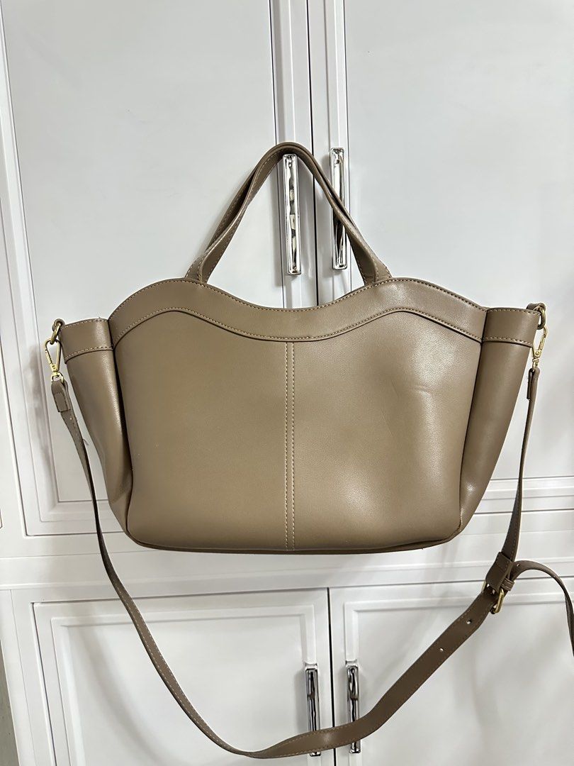 Newyorker Beige Bag (Category: Cross-body Bags) located in Quezon City. Submitted by jeydeegmr (Listing ID 1465500102, Image 1). Description: Selling my preloved newyorker beige body hand bag. Medium size. Super ganda nito bought it in europe.