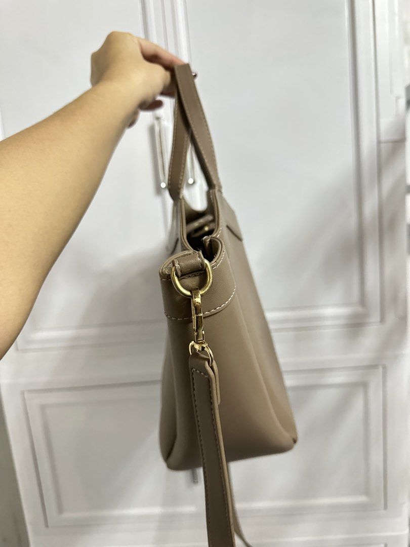 Newyorker Beige Bag (Category: Cross-body Bags) located in Quezon City. Submitted by jeydeegmr (Listing ID 1465500102, Image 3). Description: Selling my preloved newyorker beige body hand bag. Medium size. Super ganda nito bought it in europe.