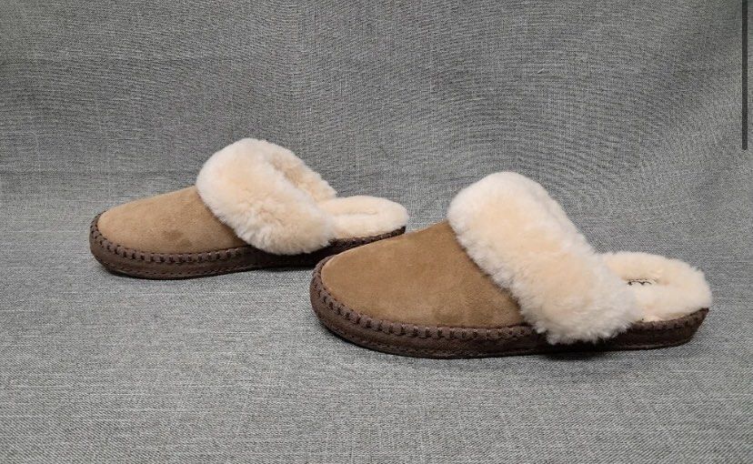 NIB UGG K Oaken Chestnut Suede Chestnut (Category: Slippers and slides) located in Baguio. Submitted by workwear2600 (Listing ID 1465502501, Image 2). Description: - 100% authentic UGG Scuffette II slippers - Color: Chestnut suede with brown contrast stitching - Interior: Soft, fluffy cream sheepskin lining and collar - Style: Easy slip-on moccasin design - Ideal for cozy indoor lounging and WFH days - FOR BIDDING.