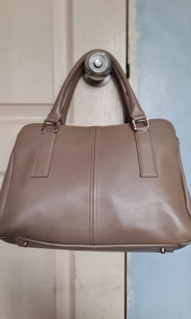 Nicole Miller 3-Way Bag (Category: Shoulder Bags) located in Quezon City. Submitted by missmaui (Listing ID 1465451352, Image 2). Description: Authentic SoKor Brand Minimal signs of wear.