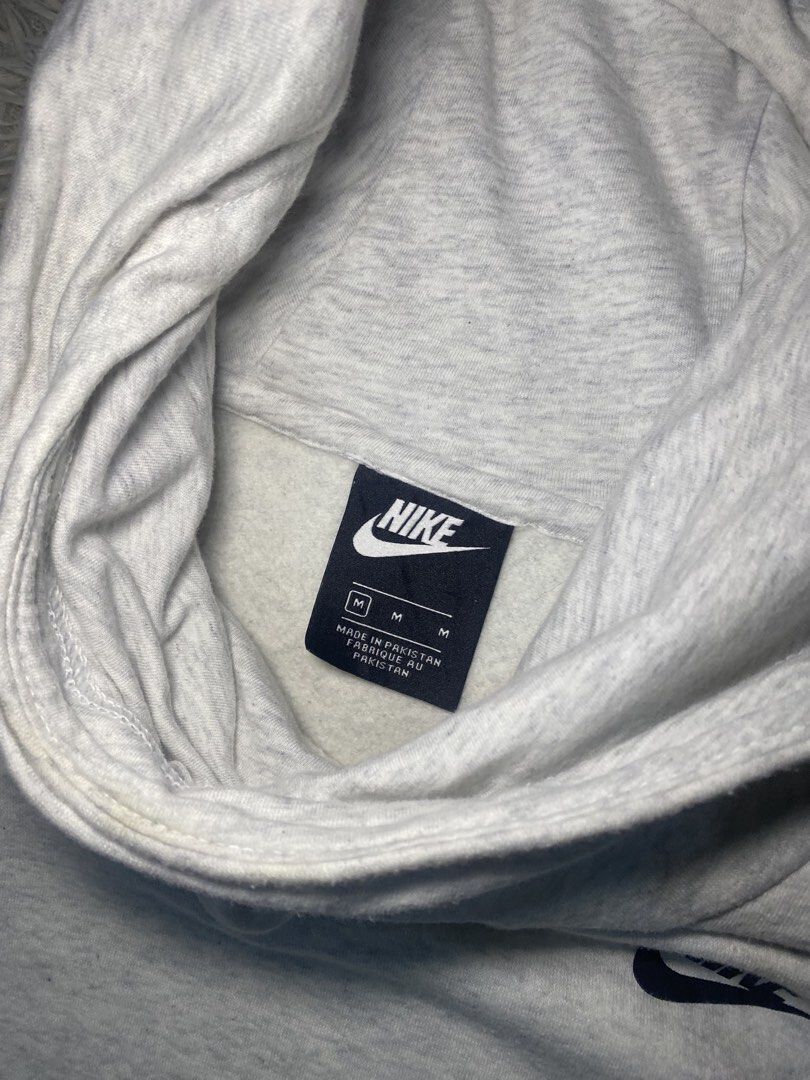 NIKE (Category: Hoodies) located in Manila. Submitted by hardtofindthings10 (Listing ID 1465404449, Image 3). Description: • NIKE FUNNEL NECK Size : M Dimes : 20 x 24 Flaw : NONE EXCELLENT CONDITION Please review the description and all photos carefully before purchasing. Don't hesitate to reach out if you have any questions..