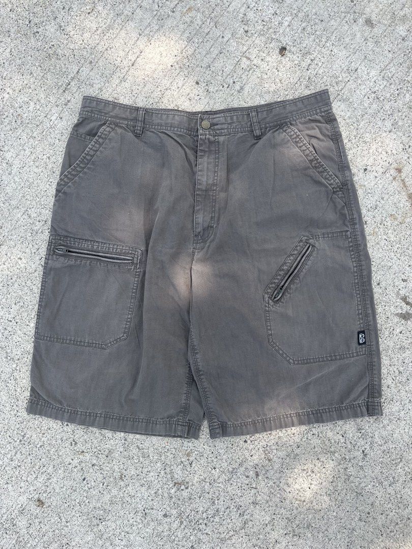 Nike 6.0 Cargo Shorts Grey 36x25 LO13 (Category: Shorts) located in Cebu City. Submitted by guttathreads (Listing ID 1465458556, Image 2). Description: - Brand: Nike 6.0 - Color: Grey - Material: Durable ripstop fabric - Pockets: Multiple front and back pockets with secure zip closures - Details: Small branded tag on front pocket, subtle logo embroidery on back - Style: Versatile and durable everyday wear - Condition: Excellent pre-loved conditio