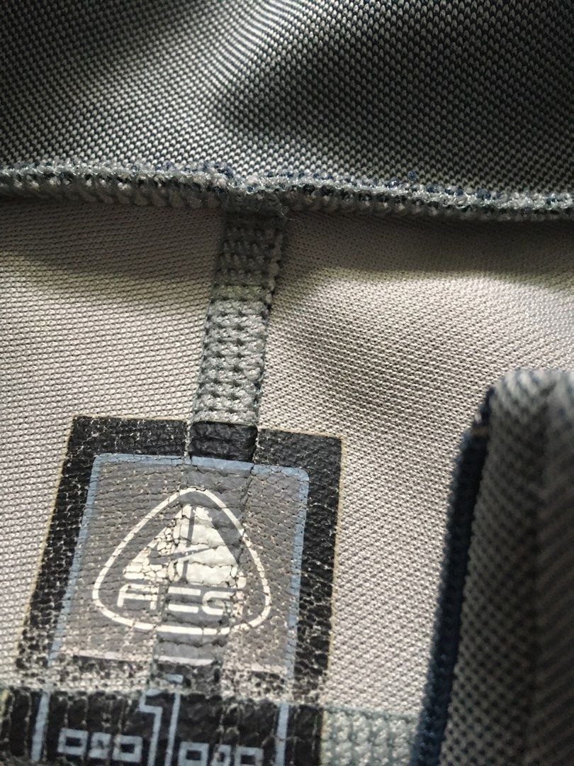 Nike ACG quarterzip pullover (Category: Activewear) located in San Juan City. Submitted by sashoppeepipi (Listing ID 1465499094, Image 3). Description: .