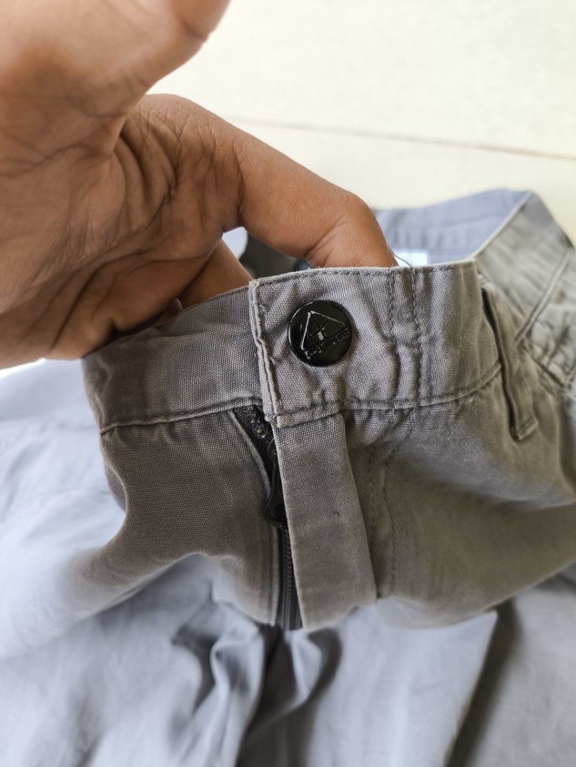 NIKE ACG WOMEN (Category: Shorts) located in Lupon. Submitted by thriftnikent (Listing ID 1465445358, Image 3). Description: 32 WAIST 17 LENGTH.