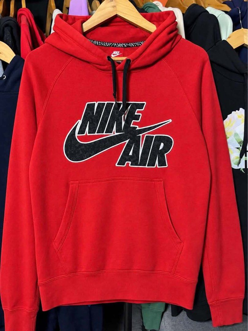 Nike Air (Category: Hoodies) located in Lipa City. Submitted by nadssy.141 (Listing ID 1465506833, Image 1). Description: Nike Air🔥 red Size M to L (22x27) Complete tags Excellent Condition NO ISSUE (minimal Stain washable) 10/10 color rate.