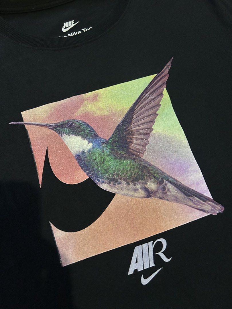 Nike Air Hummingbird Graphic Black Tee Size L (Category: Shirts) located in San Fernando. Submitted by thrift_lang_ni_kim (Listing ID 1465404721, Image 3). Description: 📏 Width: 18.5” 📏 Length: 24” 👕 Best Fit: S 🎨 Color Rate: 9/10 ✅ Condition: Excellent - Brand: Nike (The Nike Tee line) - Style: Black short sleeve crew neck t-shirt with front hummingbird graphic - Size: Large - Condition: Excellent, clean and vibrant print with no cracking or