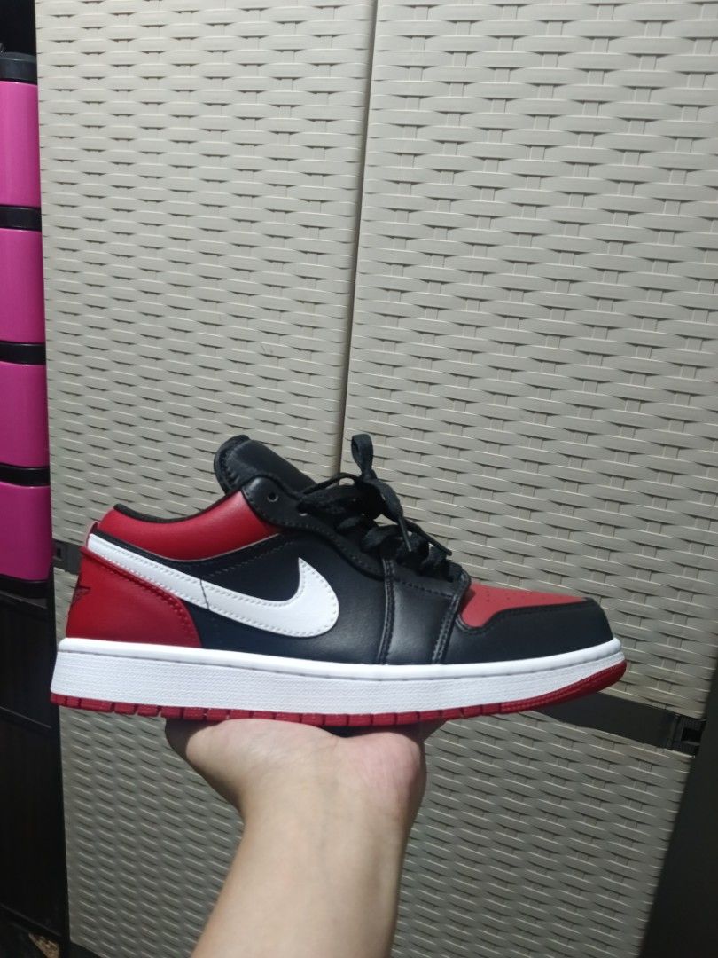 Nike Air Jordan 1 Low Bred Toe (Category: Sneakers) located in Caloocan City. Submitted by lucky_009 (Listing ID 1465389990, Image 1). Description: size: US 8.5 No box Ilang beses lng nasuot No issue Loc: 10th ave. caloocan pwede shipping pag malayo shoulder nyo lng SF .