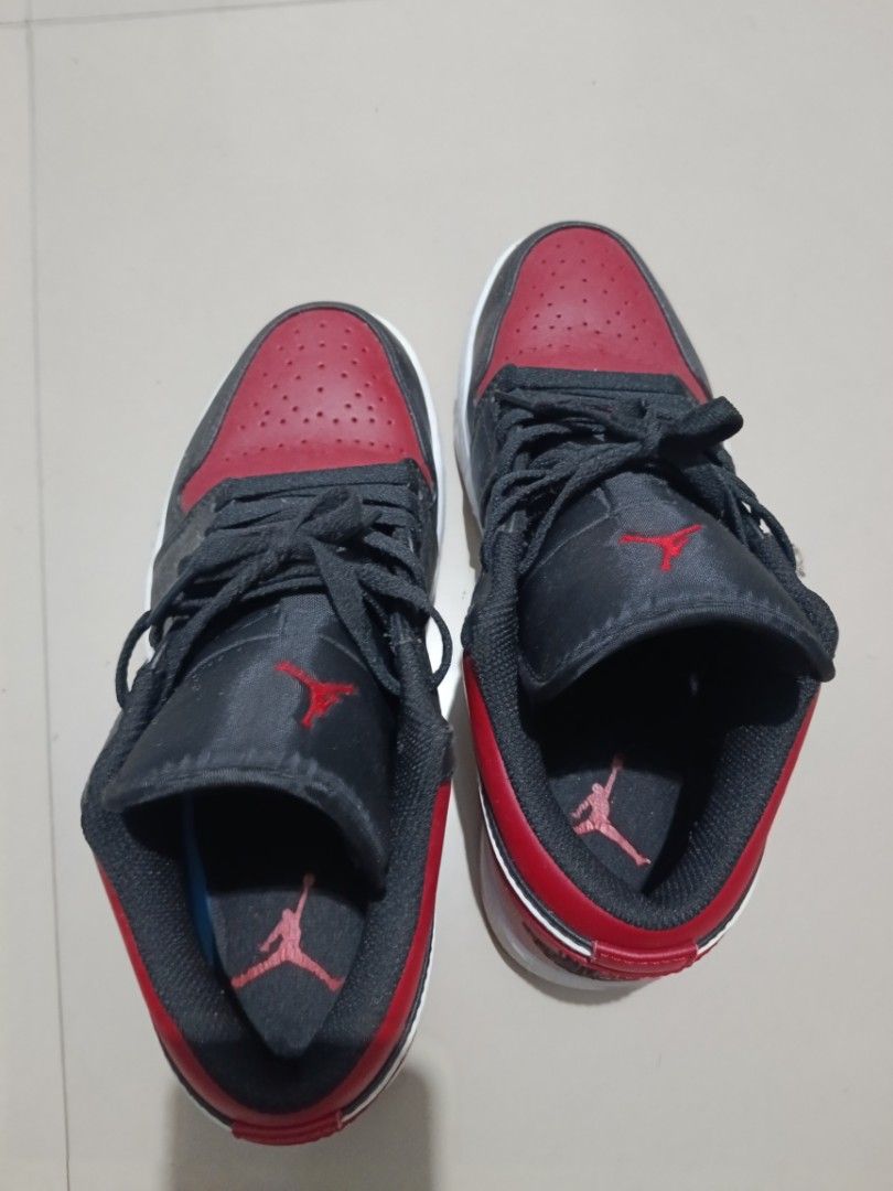 Nike Air Jordan 1 Low Bred Toe (Category: Sneakers) located in Caloocan City. Submitted by lucky_009 (Listing ID 1465389990, Image 3). Description: size: US 8.5 No box Ilang beses lng nasuot No issue Loc: 10th ave. caloocan pwede shipping pag malayo shoulder nyo lng SF .