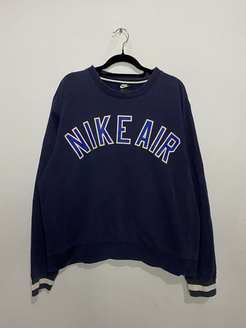 Nike Air Navy Blue Sweater (Category: Coats, Jackets and Outerwear) located in San Pedro. Submitted by kristofesp08227 (Listing ID 1465507205, Image 1). Description: Nike Air Navy Blue Sweater Sz Large on tag 25 x 27 8/10 condition 8/10 color rate PM FOR MORE DETAILS .