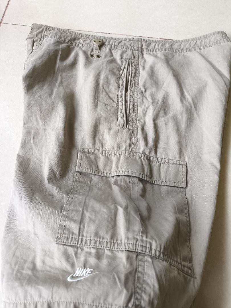 NIKE CARGO MEN (Category: Shorts) located in Lupon. Submitted by thriftnikent (Listing ID 1465446062, Image 1). Description: 33-36 WAIST 22 LENGTH.