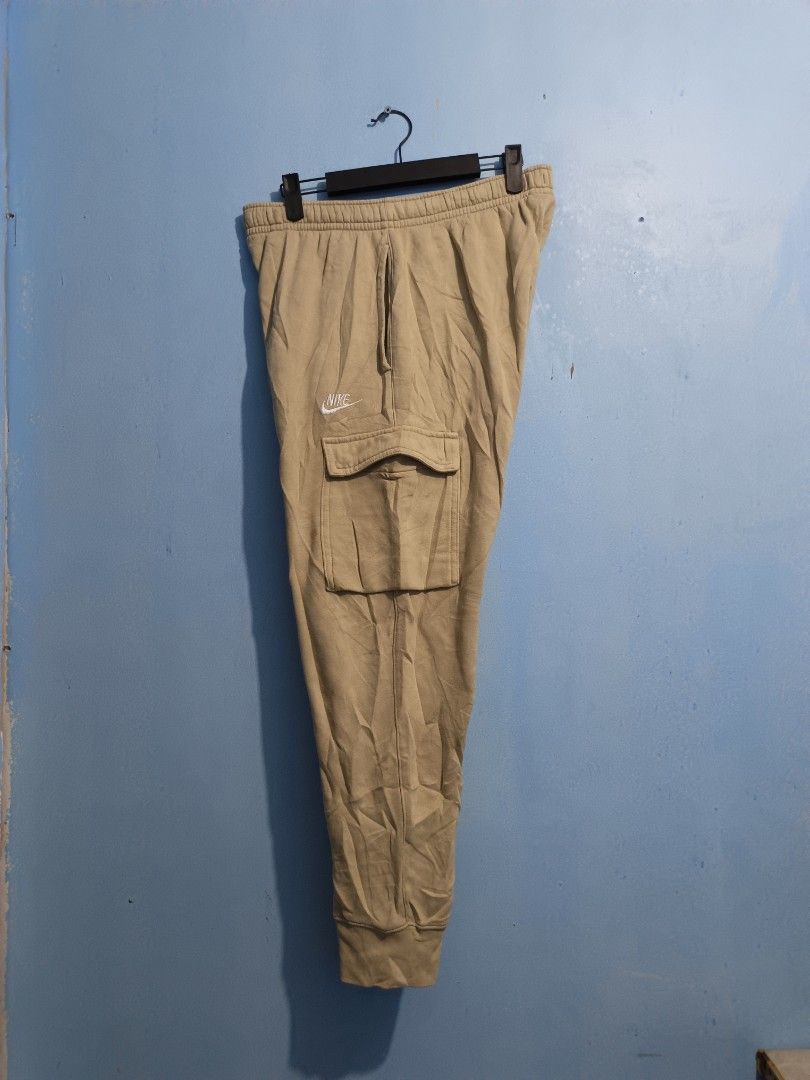 NIKE CLUBFLEECE CARGO JOGGERPANTS (Category: Joggers) located in Quezon City. Submitted by ashhhhyyy (Listing ID 1465418727, Image 1). Description: NIKE CLUBFLEECE CARGO JOGGERPANTS 28-34W x 35.5L LARGE ON TAG BEST FITS MEDIUM TO LARGE WASHABLE STAIN.