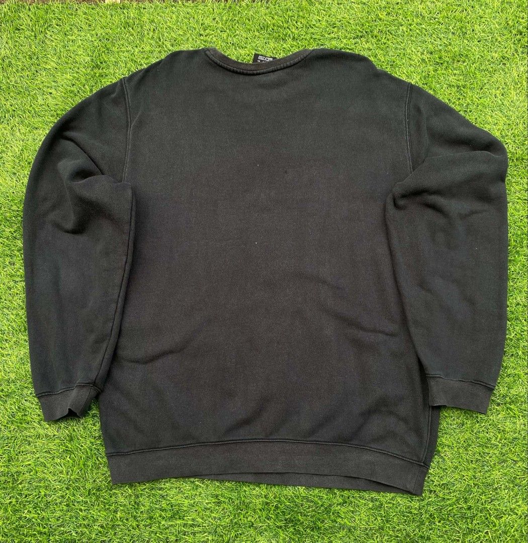 Nike Crew neck Sweatshirt (Category: Coats, Jackets and Outerwear) located in Bacolod City. Submitted by belleza_030299 (Listing ID 1465480889, Image 2). Description: Dimes 25x 29 2XL on tag Good condition no issue.