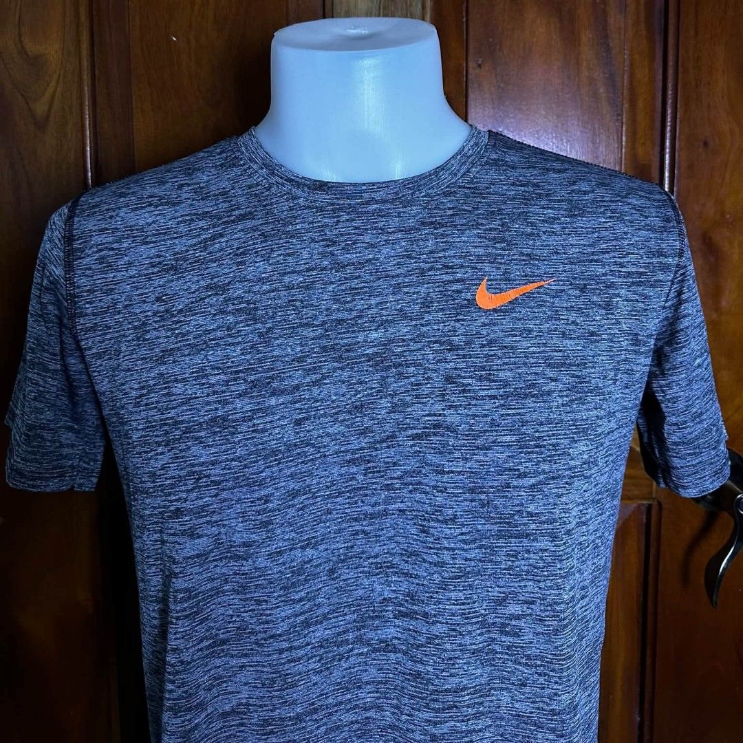Nike Dri Fit Running Shirt (Category: Tshirts & Polo Shirts ) located in Tabaco. Submitted by goodiestuffs86 (Listing ID 1465393373, Image 2). Description: Nike Dri Fit Running Shirt Widg: 21 Length: 26 Size Medium Excellent Condition Minor hairline sa check only.