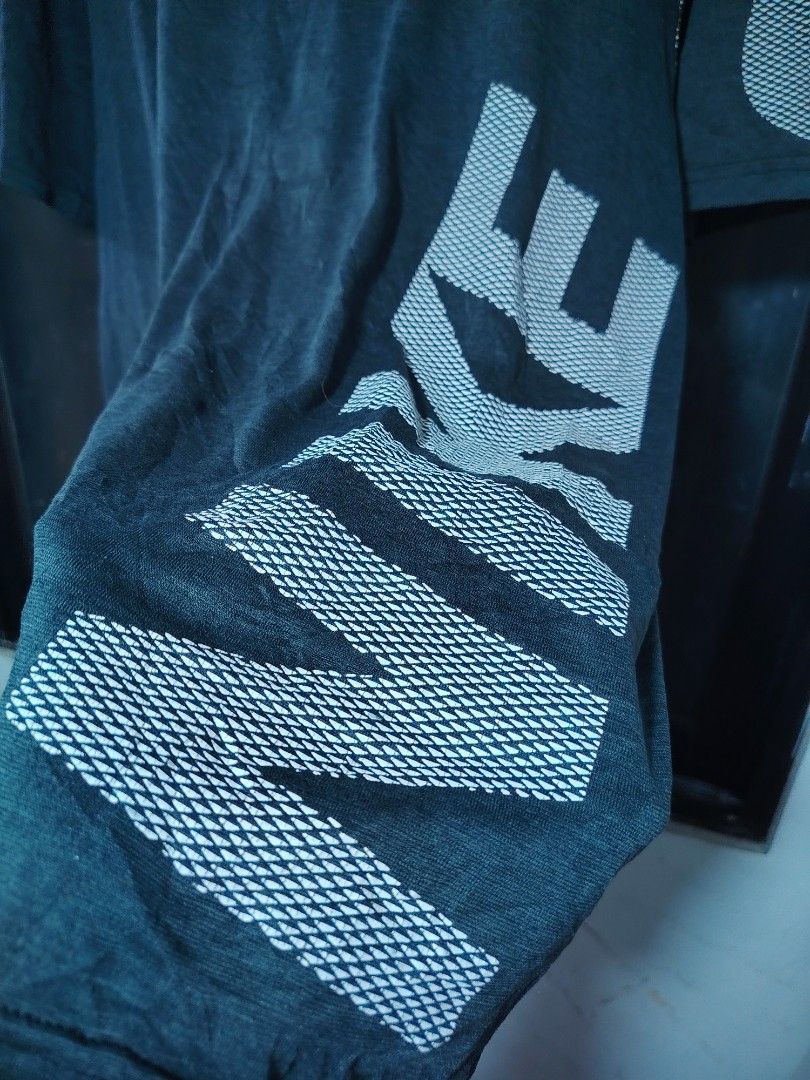 Nike drifit shirt 2xl (Category: Activewear) located in Malabon City. Submitted by jhe_bicio_online-thriftshop (Listing ID 1465413247, Image 3). Description: Excellent used condition Size 2xl on tag Dimensions 25x29.