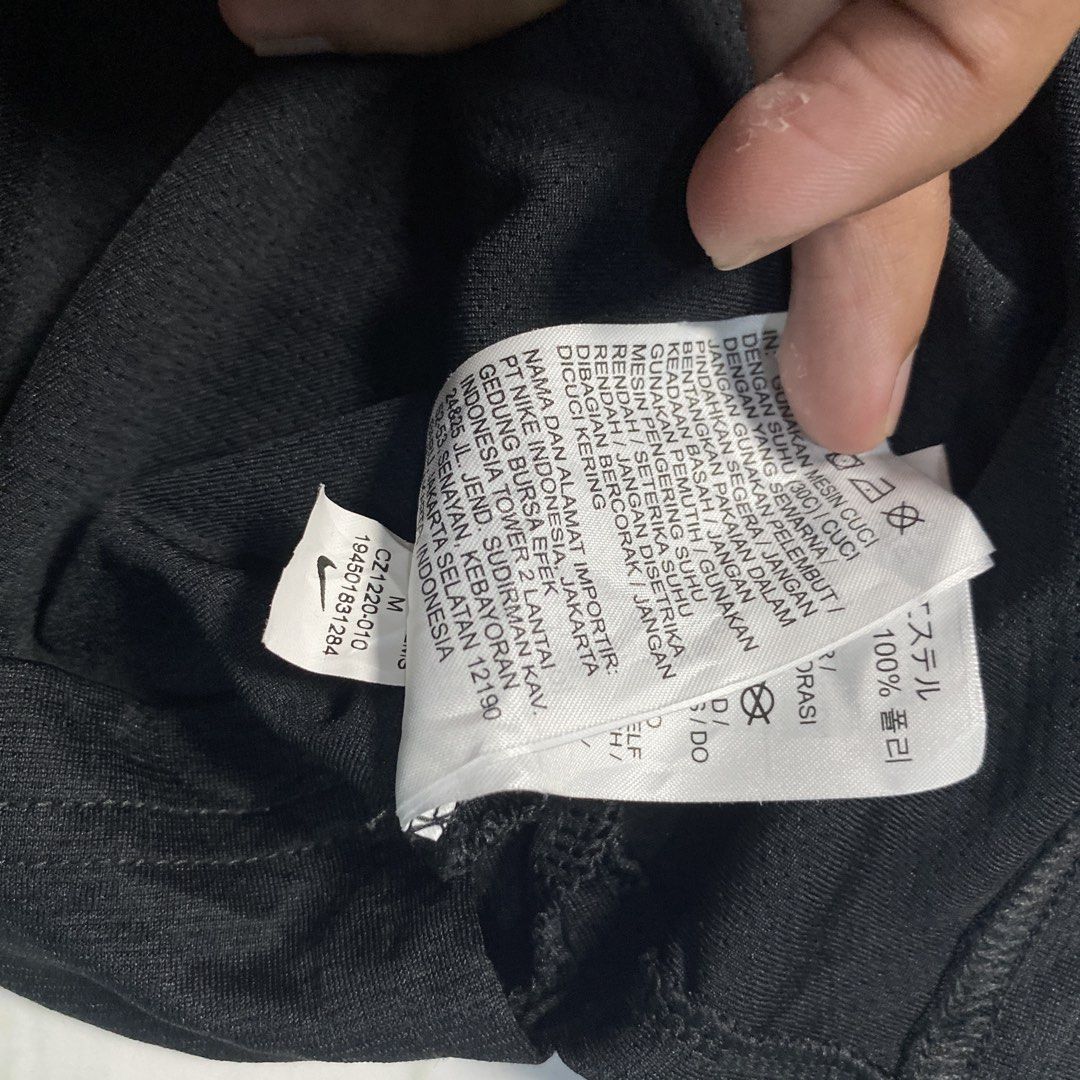 Nike dry fit (Category: Activewear) located in Digos. Submitted by thriftnigoy (Listing ID 1465511239, Image 3). Description: NIKE 350🏷️ Dimes: inches Width 20 length: 27 Best fit medium - Excellent condition - color rate 10 - minor scratch.